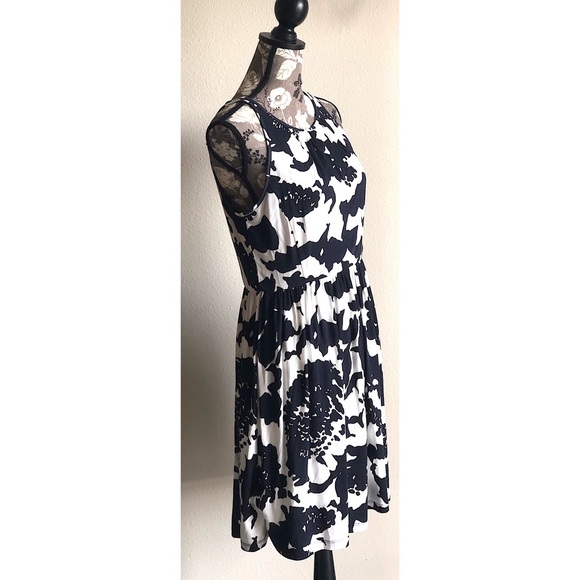EUC LOFT navy and white floral sleeveless midi🌷 - Picture 2 of 4
